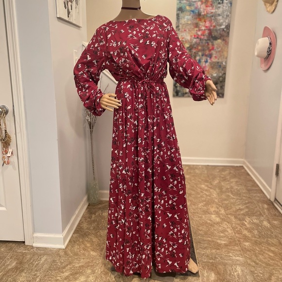 Elegant Red Floral Maxi Dress - Picture 1 of 5